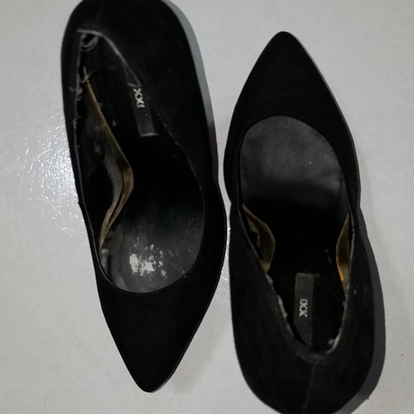 Black Stilettos - Picture 3 of 3